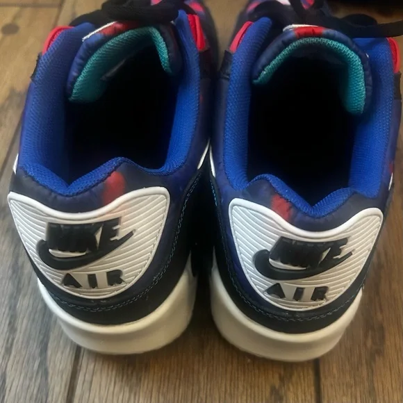 Nike Air Max 90’s Supernova 9.5 Men is an 11 in Women